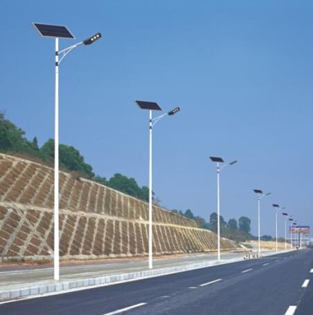 新疆風(fēng)光互補太陽(yáng)能路燈