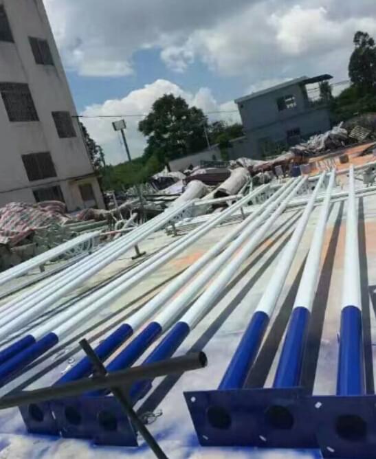 華可太陽(yáng)能路燈燈桿加工中 華可太陽(yáng)能路燈燈桿加工中