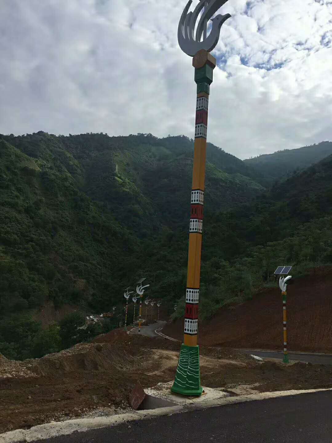 貴州民族特色太陽(yáng)能路燈安裝圖 貴州民族特色太陽(yáng)能路燈安裝圖