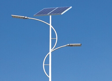 華可LED太陽(yáng)能路燈是農村夜的守護神