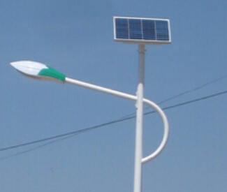 華可太陽(yáng)能路燈安裝照亮涼山美麗鄉村