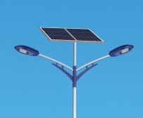 自彎臂太陽(yáng)能路燈廠(chǎng)家價(jià)格表是由什么決定的？