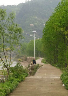 【太陽(yáng)能路燈案例】湖南安化縣太陽(yáng)能路燈亮化工程 【太陽(yáng)能路燈案例】湖南安化縣太陽(yáng)能路燈亮化工程