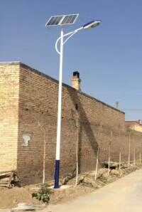 云南臨滄100套農村led太陽(yáng)能路燈工程安裝成功！