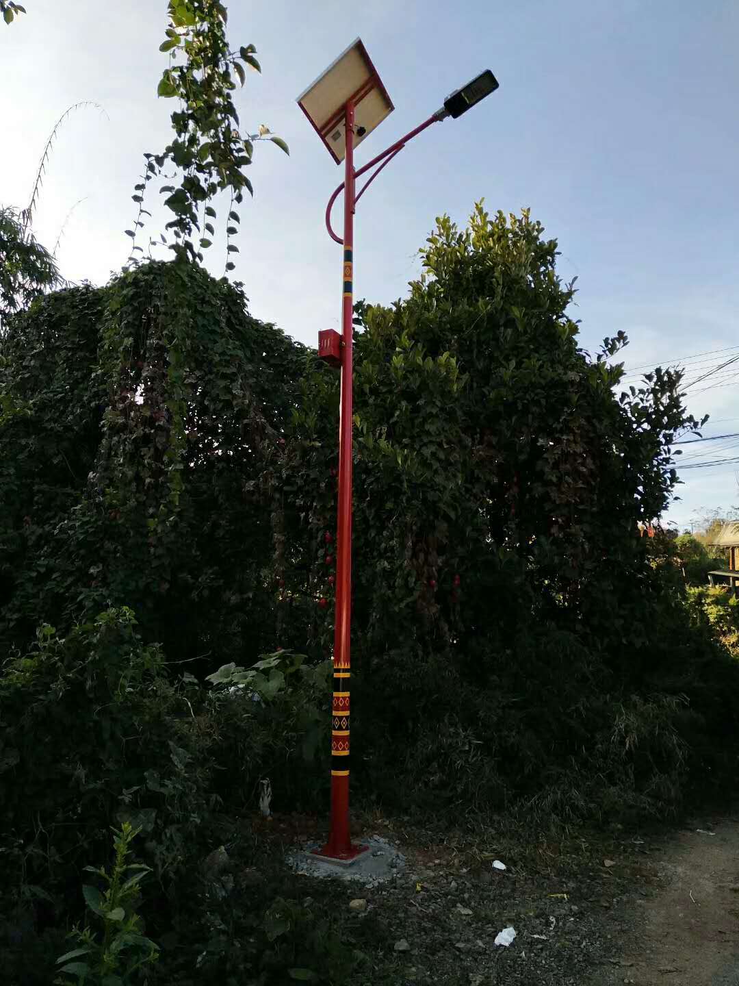 華可恭賀：貴州曾總58套民族特色太陽(yáng)能路燈安裝竣工！